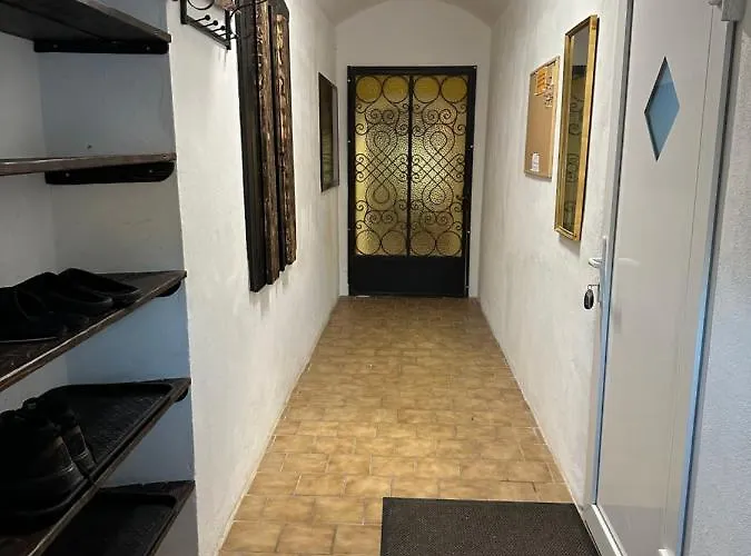 Apartment Wood Lambichl